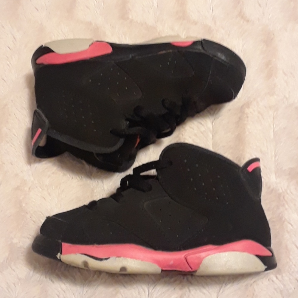 JORDAN 6 RETRO